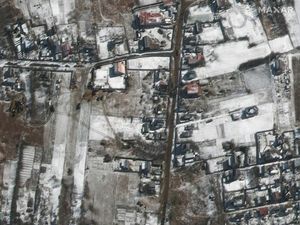 NATO: Rusia Kemungkinan Gunakan Senjata Kimia untuk Invasi Ukraina