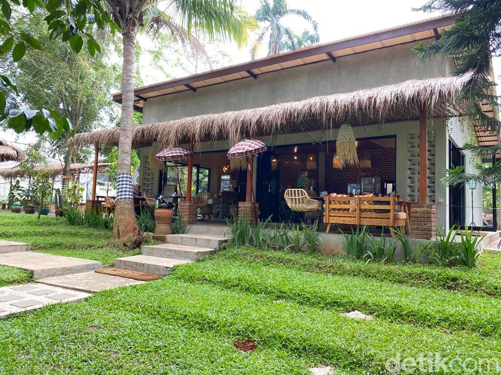 Dapoer Kebun: Cicip Ayam Sambal Matah hingga Kopi Pala di Resto 'Rasa' Bali