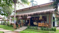 Beroperasi sejak Oktober 2021, Dapoer Kebun menempati area seluas 9.000 meter persegi yang merupakan kawasan kebun pribadi milik keluarga Rani Meranam.