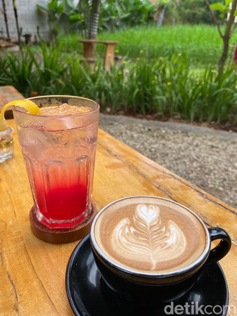 Dapoer Kebun: Cicip Ayam Sambal Matah hingga Kopi Pala di Resto 'Rasa' Bali
