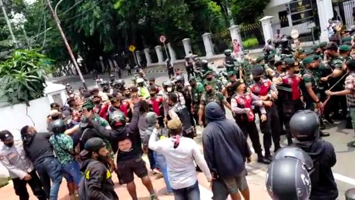 Demo mahasiswa Papua di depan kantor Kemendagri, Jl Veteran I, Jakarta Pusat, diwarnai kericuhan (Screenshot video viral)