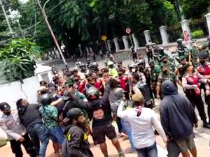 Demo Tolak Pemekaran Papua Ricuh, Sejumlah Orang Diamankan ke Polda Metro