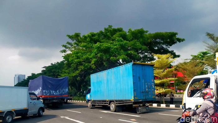 Demo sopir truk tolak ODOL di Jatim akhirnya bubar setelah Wagub Jatim tampung semua aspirasi mereka