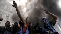Sementara itu, sejumlah pihak menilai kesepakatan ini perlu disetujui untuk menghindari default pada pinjaman dan masalah besar bagi perekonomian Argentina. Ketua Komite Anggaran dan Keuangan Kamar Deputi, Carlos Heller mengatakan ini adalah kesepakatan terbaik yang bisa dicapai. 