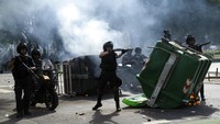 Mengutip AP, kesepakatan itu akan memungkinkan Argentina untuk menunda pembayaran utangnya hingga 2026, dengan pembayaran berlanjut hingga 2034.