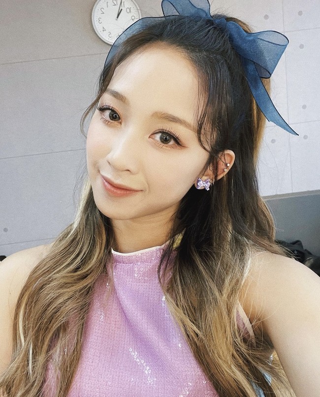 Dan inilah potret Dita Karang setelah debut sebagai main dancer SECRET NUMBER. Lulusan American Musical and Dramatic Academy itu akan mengisi soundtrack drama Korea A Business Proposal bersama Soodam dan ZUU. Foto: dok. Instagram @secretnumber.official