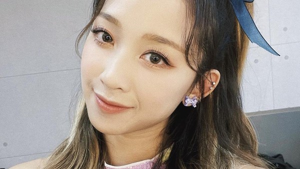 Viral Foto Dita Karang Pakai Seragam SMA, Idol KPop Pertama Asal Indonesia