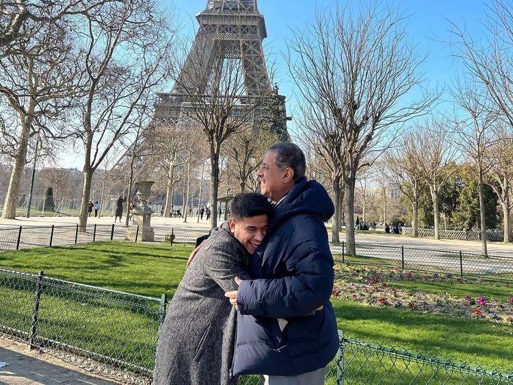 10 Momen Kocak Fadil Jaidi Bareng Pak Muh Nonton Fashion Show di Paris