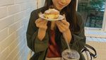 Foto Jadul Dita Karang saat Makan Kue Ini Cantik Banget