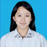 Seorang netizen juga membagikan pas foto Dita Karang. Tak sedikit yang menilai pemilik nama lengkap Anak Agung Ayu Puspa Aditya Karang itu mirip Haechan NCT. Foto: dok. Twitter @starfess