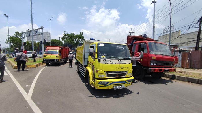 Gabungan Sopir Malang Parkir di Karanglo Singosari Protes ODOL