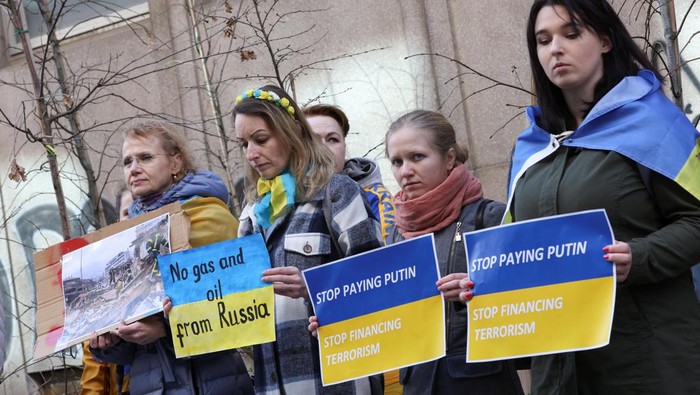People hold signs during a demonstration in support of Ukraine outside the German Embassy, after Russia's invasion of Ukraine, in Brussels, Belgium, March 11, 2022. REUTERS/Yves Herman