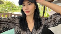 Aktris cantik berbakat ini kini tengah gencar melakukan promosi untuk film yang mengisahkan sosok anjing pitbull juga yang dibintangi dirinya. Dirinya juga sempat nonton bersama para Dog lovers. Foto: Instagram/tyasmirasih