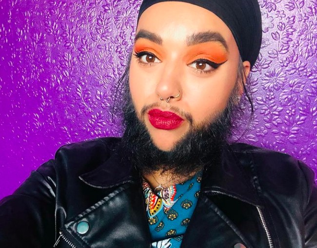 Hal tersebut mempengaruhi pertumbuhan rambutnya yang tidak selayaknya wanita pada umumnya. Tubuhnya, termasuk wajahnya ditumbuhi dengan jenggot.Foto: Instagram