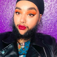 Hal tersebut mempengaruhi pertumbuhan rambutnya yang tidak selayaknya wanita pada umumnya. Tubuhnya, termasuk wajahnya ditumbuhi dengan jenggot.Foto: Instagram