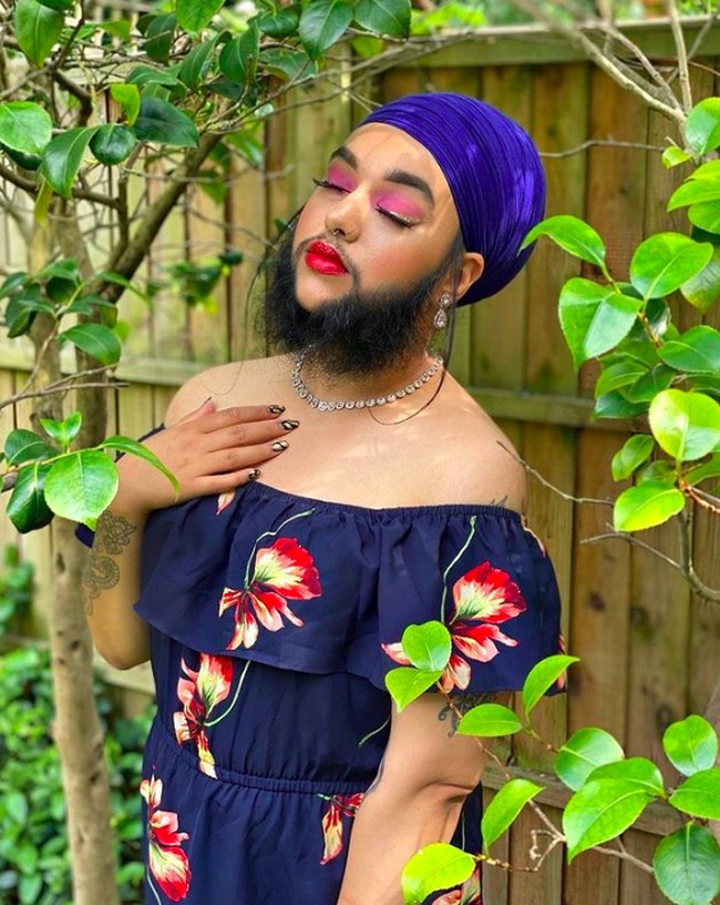 Inilah penampilan wanita keturunan India itu dengan jenggot tebalnya. Dia kini percaya diri pamer bulu tubuhnya itu. Foto: Instagram