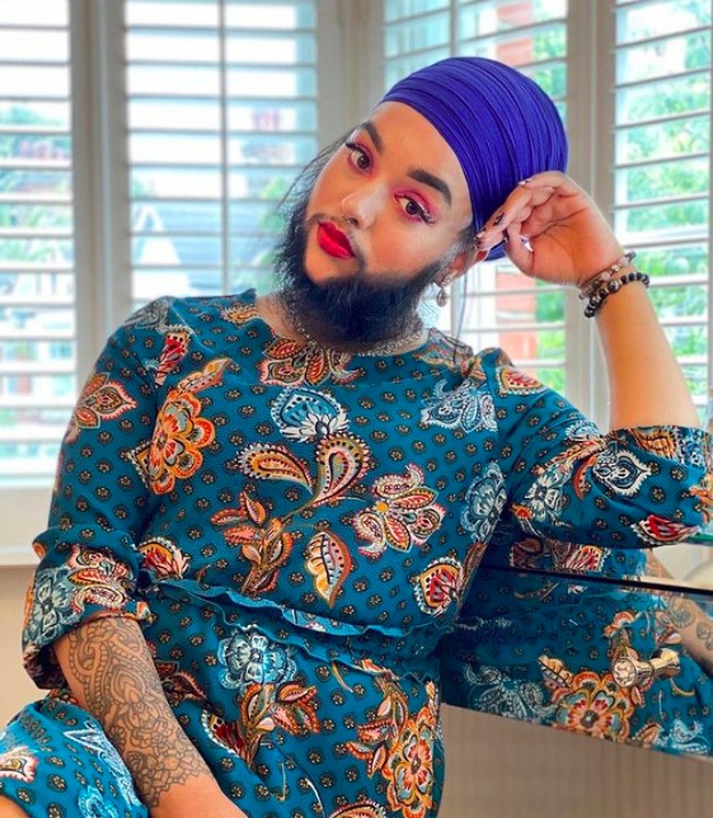 “Aku panseksual. Tidak peduli apa seksualitas atau gendermu, aku mencintaimu apa adanya dirimu,” jelasnya, seperti dikutip dari Mirror. Foto: Instagram