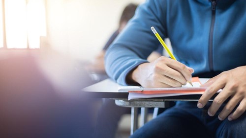 Ilustrasi Ujian Mengerjakan Soal