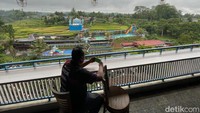 Icuk Sugiarto adalah putra ke tiga dari tujuh bersaudara dari pasangan Harjo Sudarmo dan Ciptaningsih (alm.)