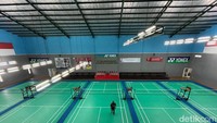 Beberapa atlet besar juga pernah lahir dari tangannya seperti Chandra Wijaya, Lily Tampi, Aras Razak, Roni Agustinus, Jefer Rosobin, Jauza Fadhilla.