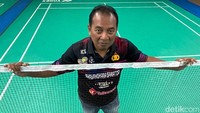 Ia mengaku senang menghabiskan hari tuanya di kampung yang sejuk dan segar seperti ini. 