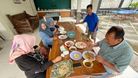 Icuk sudah tertarik pada bulu tangkis sejak berusia 12 tahun. Sang ayah yang merupakan seorang pensiunan Radio Republik Indonesia (RRI) Surakarta dari bagian Karawitan, selalu mendukung apa yang menjadi tujuan hidup Icuk, yaitu menjadi atlet bulutangkis.