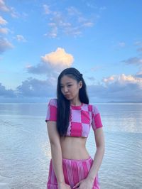 7 Gaya Jennie BLACKPINK Pakai Crop Top 