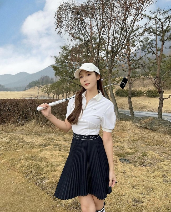 SM Entertainment kemudian mengumumkan bahwa Girls’ Generation akan melanjutkan promosi dengan delapan personel tanpa Jessica Jung. Dan CEO Blanc Group itu menyebut bahwa dia dipaksa keluar oleh agensi dan personel lainnya. Foto: dok. Instagram @jessica.syj