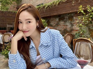 Jessica Jung Diduga Sindir Member SNSD Usai Didepak, Rilis Novel Fiksi