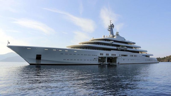 Kapal superyacht milik Roman Abramovich