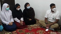 Dua orang anak almarhum Billy Garibaldi yang masih duduk di kelas 3 SMP dan 5 SD akan mendapatkan beasiswa pendidikan hingga kuliah.