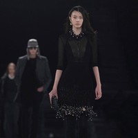 Inilah koleski terbaru Givenchy Fall/ Winter 2022 yang ditampilkan di Paris Fashion Week 2022.  Foto: dok. Vianney Le Caer/AP.  