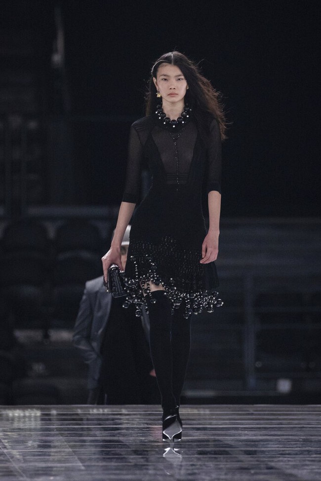 Inilah koleski terbaru Givenchy Fall/ Winter 2022 yang ditampilkan di Paris Fashion Week 2022.  Foto: dok. Vianney Le Caer/AP.  