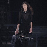 Inilah koleski terbaru Givenchy Fall/ Winter 2022 yang ditampilkan di Paris Fashion Week 2022.  Foto: dok. Vianney Le Caer/AP.  