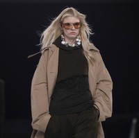 Inilah koleski terbaru Givenchy Fall/ Winter 2022 yang ditampilkan di Paris Fashion Week 2022.  Foto: dok. Vianney Le Caer/AP.  