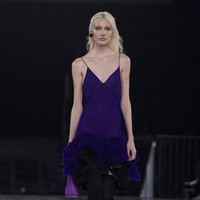 Inilah koleski terbaru Givenchy Fall/ Winter 2022 yang ditampilkan di Paris Fashion Week 2022.  Foto: dok. Vianney Le Caer/AP.  