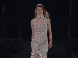 10 Koleksi Busana Streetwear Givenchy Fall/ Winter 2022 di Paris Fashion Week