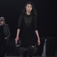 Inilah koleski terbaru Givenchy Fall/ Winter 2022 yang ditampilkan di Paris Fashion Week 2022. Foto: dok. Vianney Le Caer/AP.  