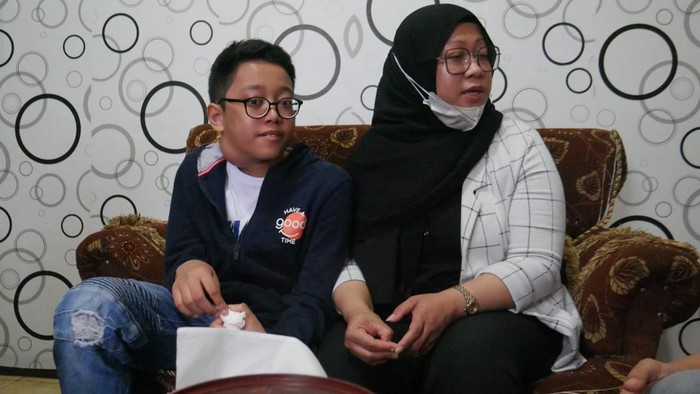 Maisurah dan anaknya.