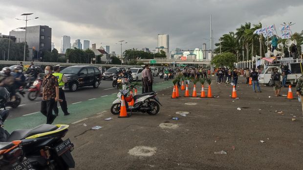 Massa demo di depan DPR bubarkan diri (Wildan-detikcom)