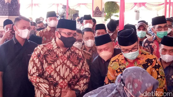 Menag Yaqut Cholil Qoumas saat peluncuran program Pendampingan, Konseling, dan Pemeriksaan Kesehatan dalam Tiga Bulan Pra Nikah di Pendopo Parasamya, Bantul, Jumat (11/3/2022).
