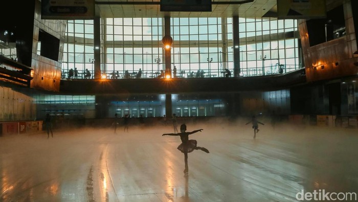 Mencari Bibit-bibit Atlet Ice Skating Indonesia Kompetisi Indonesia Ice Skating Open 2022 digelar di Bintaro, Tangerang Selatan, Banten. Yuk kita lihat kemahiran para peserta.
