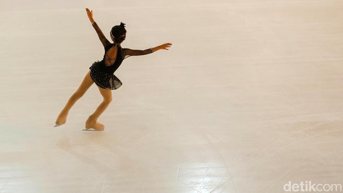 Mencari Bibit-bibit Atlet Ice Skating Indonesia Kompetisi Indonesia Ice Skating Open 2022 digelar di Bintaro, Tangerang Selatan, Banten. Yuk kita lihat kemahiran para peserta.