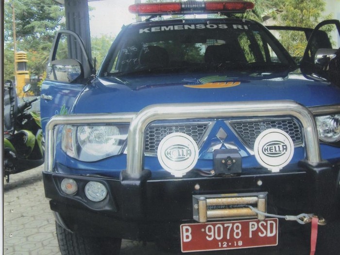 Mobil tagana bantuan Kemensos yang diduga hilang di Pinrang.