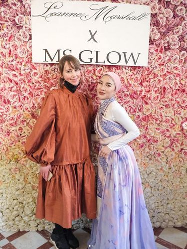 MS Glow ikut serta Paris Fashion Show.