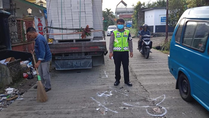 Pemotor di Bogor Tewas Usai Tabrak Truk Parkir