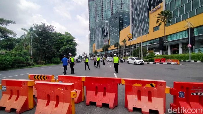 Pengamanan di Bundaran Waru Jelang Demo Sopir Truk