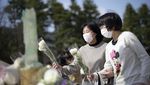 Bunga dan Doa Warnai Peringatan 11 Tahun Tsunami Jepang