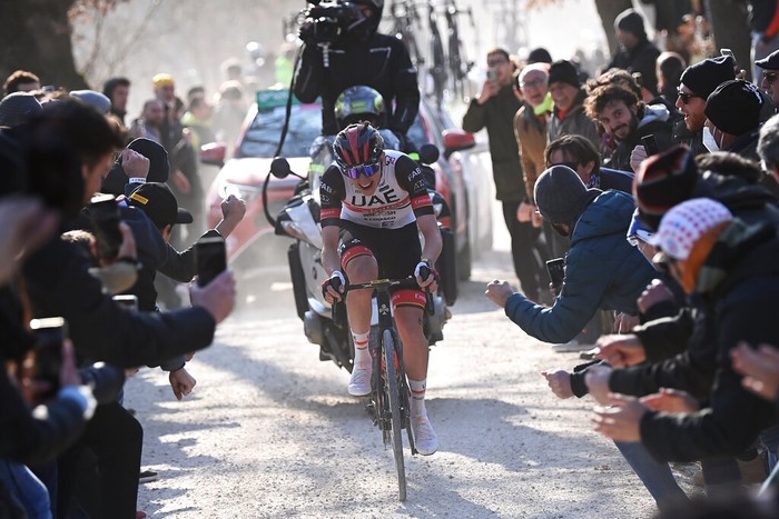 Pogacar Mengganas di Etape 4 TirrenoβAdriatico 2022 Pebalap tim UEA Emirates, Tadej Pogacar menjadi yang tercepat dalam etape 4 TirrenoβAdriatico 2022, Kamis (10/3). Pogacar memacu sepeda Colnago di rute sepanjang 202 km dengan waktu 4 jam 48 menit 39 detik.