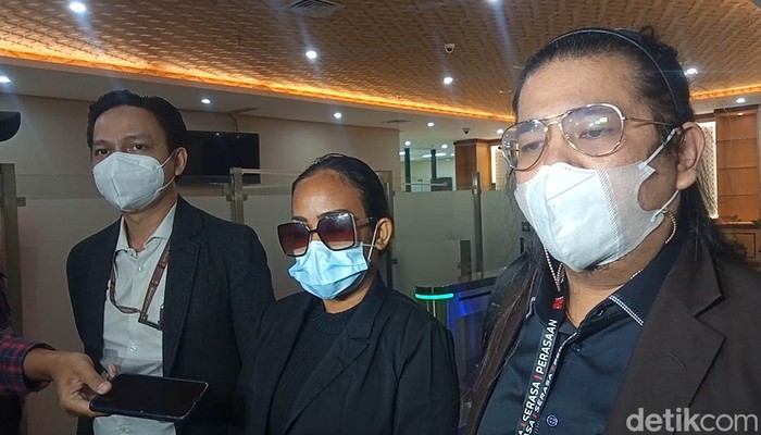 Pradita Arfanda Septiana mengaku rugi gegara Indra Kenz.